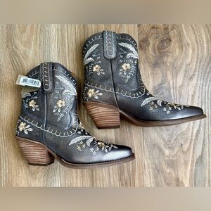 Dingo Primrose Ankle Boot Pewter Womens Size 8.5 NWT